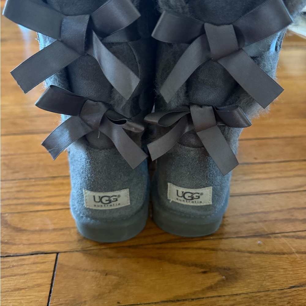 Gray Bow Uggs